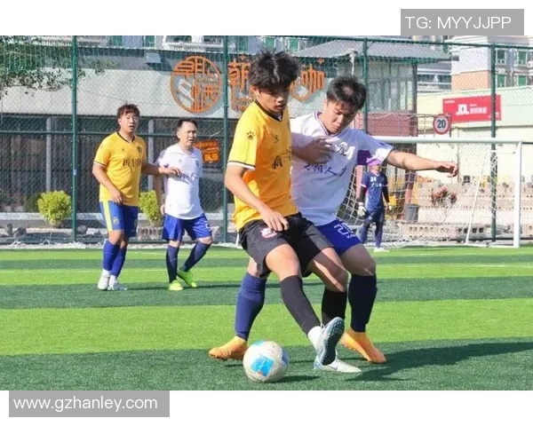 足球双星联袂出击 聚焦球场上最具默契的双人组合瞬间